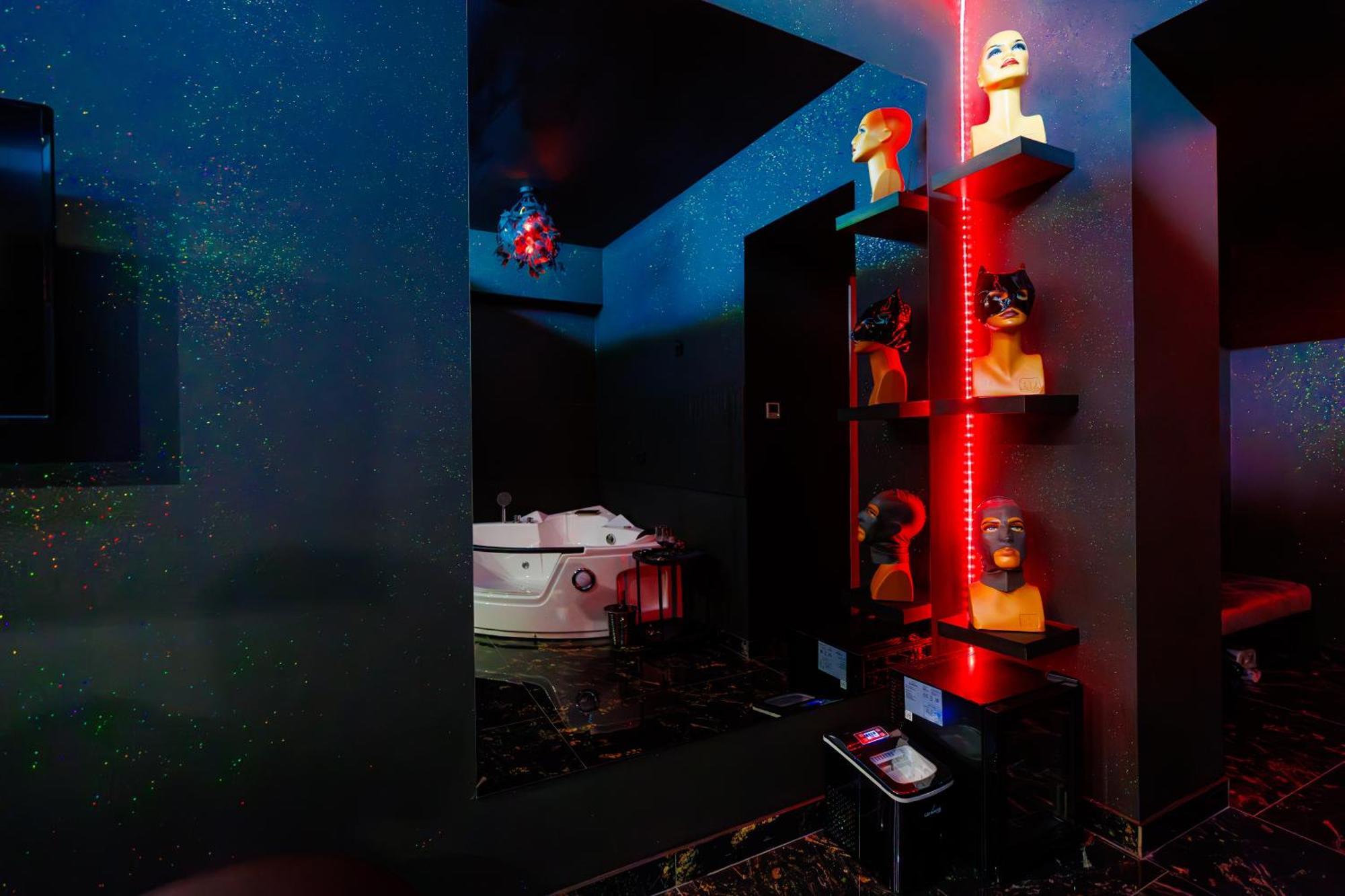 Romeo Nights - Love Rooms - Adults Only Bukares Bagian luar foto