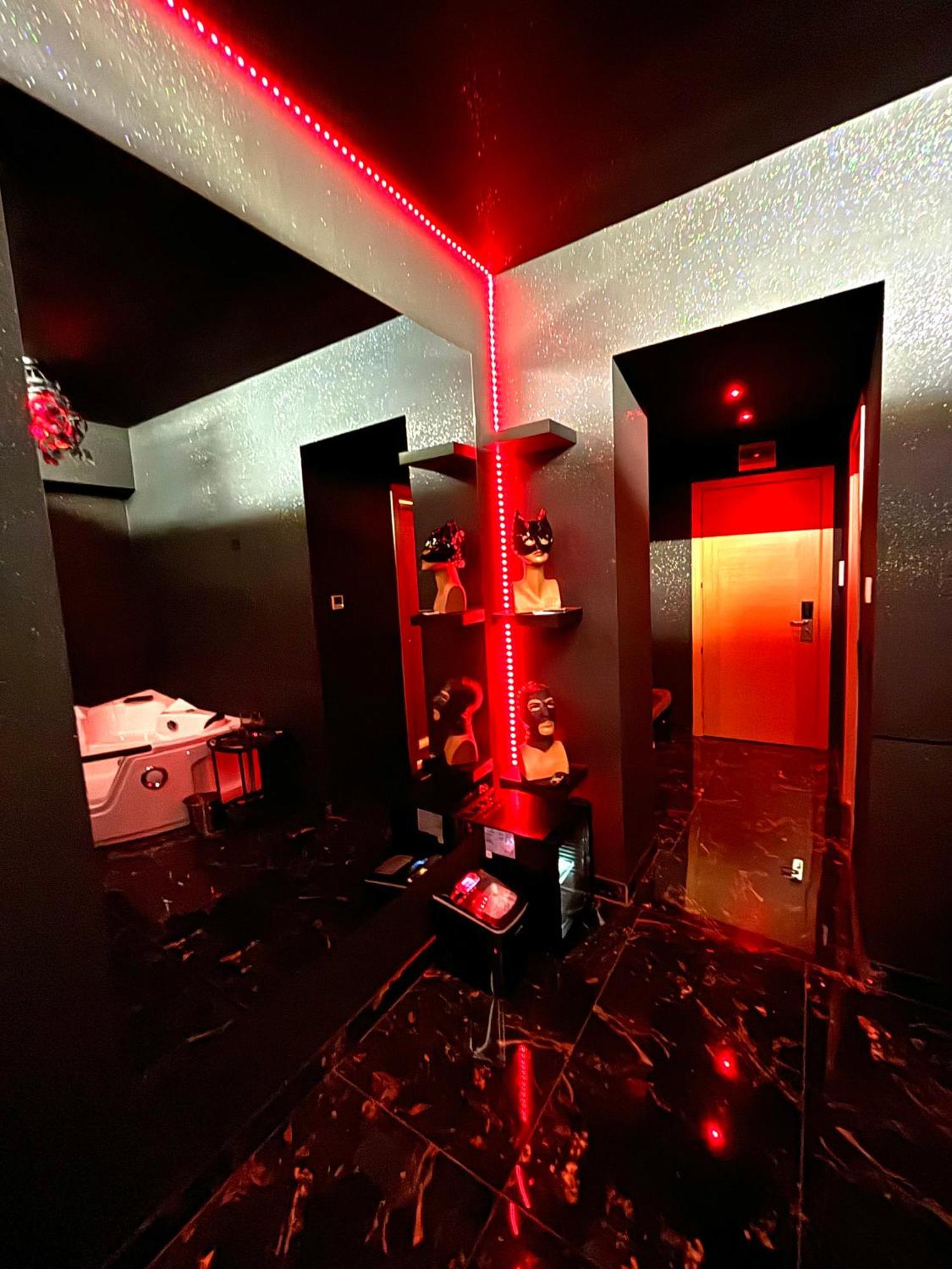 Romeo Nights - Love Rooms - Adults Only Bukares Bagian luar foto