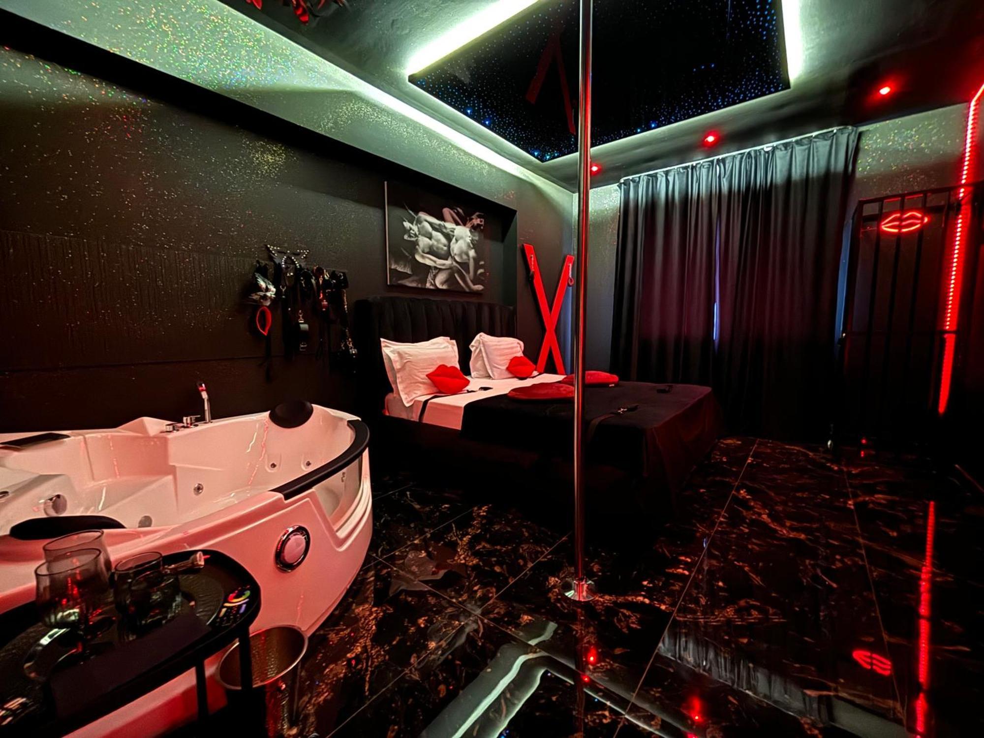 Romeo Nights - Love Rooms - Adults Only Bukares Bagian luar foto