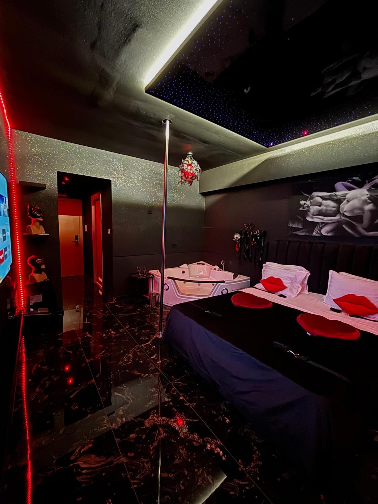 Romeo Nights - Love Rooms - Adults Only Bukares Bagian luar foto